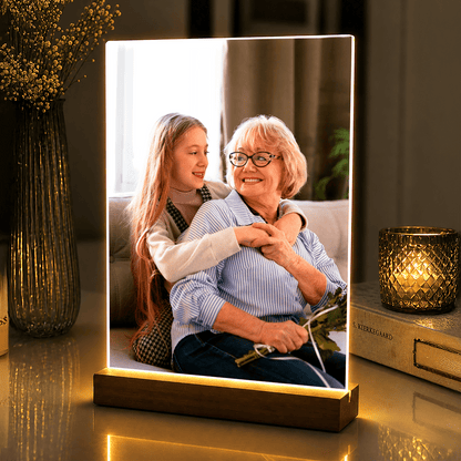 Lampka LED dla Babci – babcia z wnuczką na szkle akrylowym - StwórzPrezent.pl
