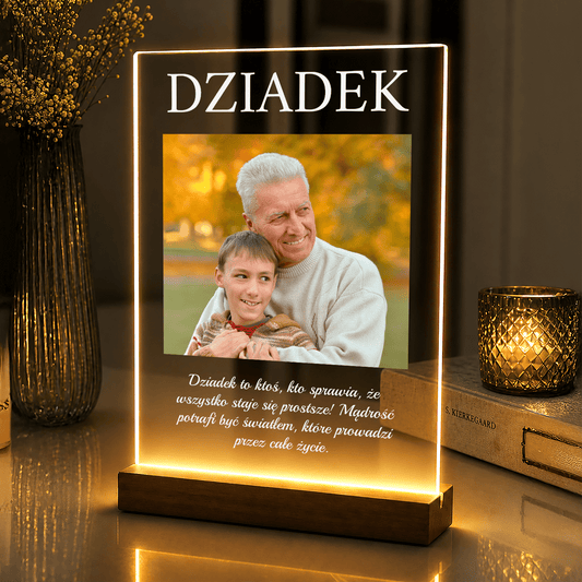 Lampka LED dla Dziadka – Mądrość Dziadka, zdjęcie i cytat na szkle akrylowym - StwórzPrezent.pl